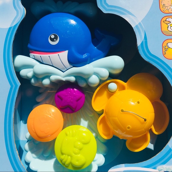NWT Bath toy Whale WITH SUCTION CUPS!! 12 MONTHS & UP - Picture 2 of 11